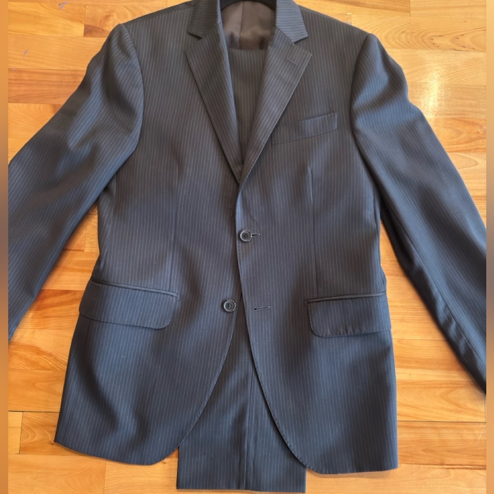 Mint condition, Boggi Milano suit,
Bought last year , I’m out of Corporate life.